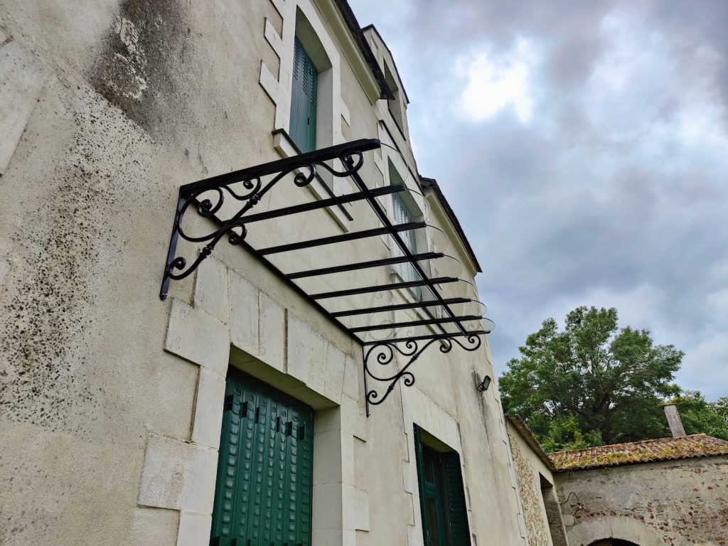 Marquise noire vitrée